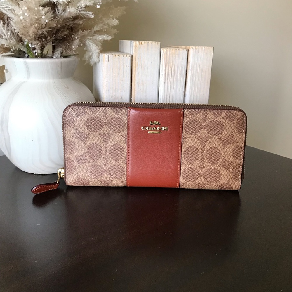 Coach Accordion Zip Wallet In Leather And Colorblock Signature Canvas